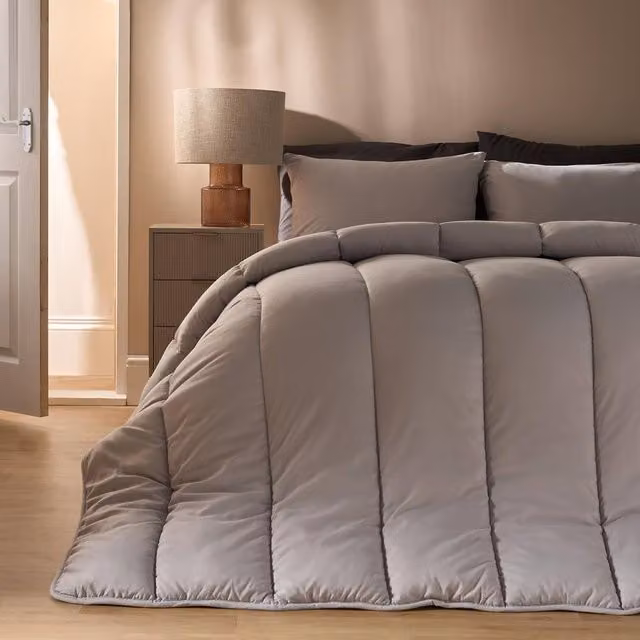 OHS King Size 10.5 TOG Duvet and Pillowcase Set with Quilted Cover in Metallic Silver – 1