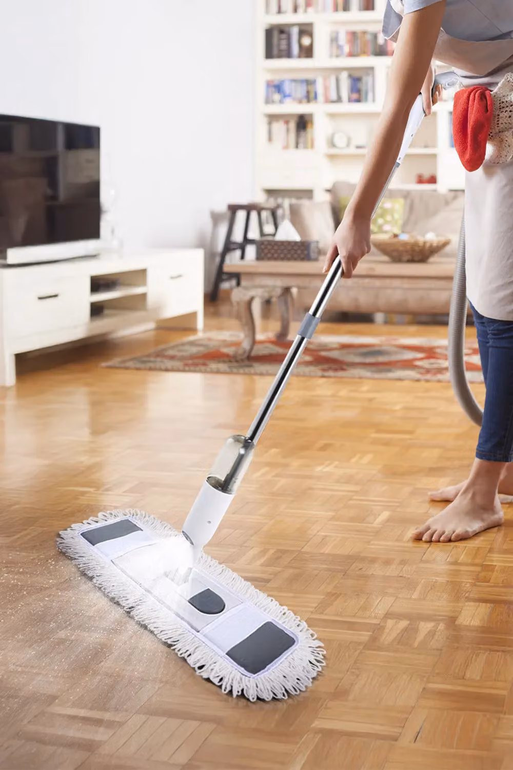 Living and Home 360 Degree Rotating Spray Mop with 2 Replaceable Microfibre Dry and Wet Cleaning Heads in White – 4