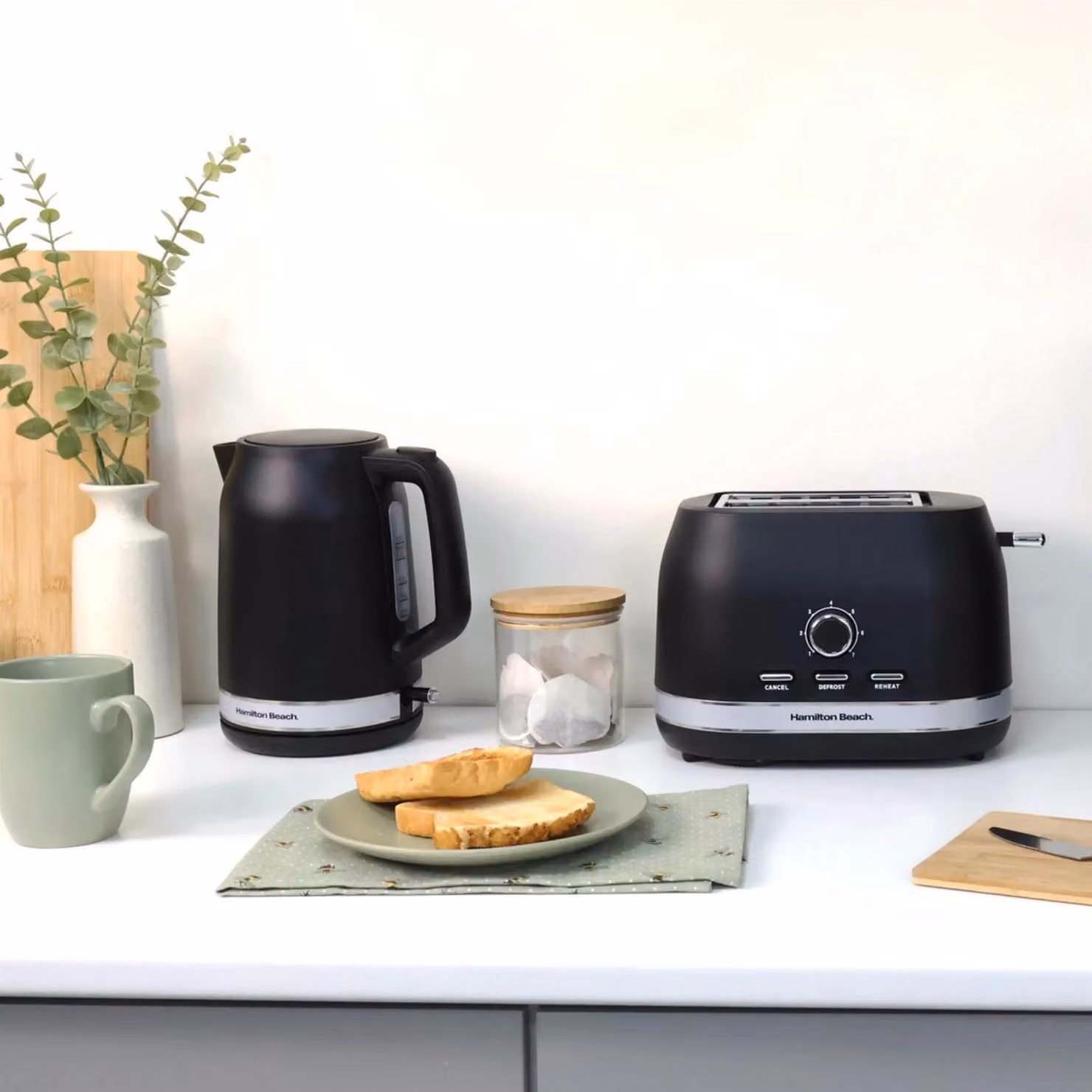 Hamilton Beach Ella 1.7 l Matte Black Kettle with Auto Shut-off – 3