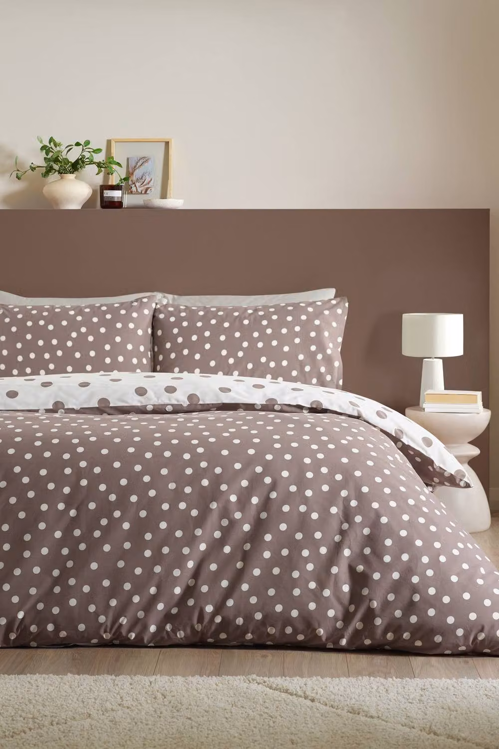 Catherine Lansfield Reversible Polka Dot Single Duvet Cover and Pillowcase Set, Brown, Duvet Cover: 135 x 200 cm, Pillowcase: 50 x 75 cm – 4