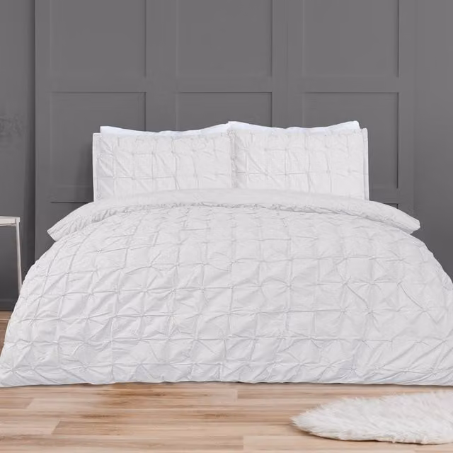 Smart Living Wholesale Ltd. Luxury Rouched Pleat Duvet Cover and Pillowcase Set, White, Cotton and Polyester Blend, Pillowcase Size: 50 x 75 cm