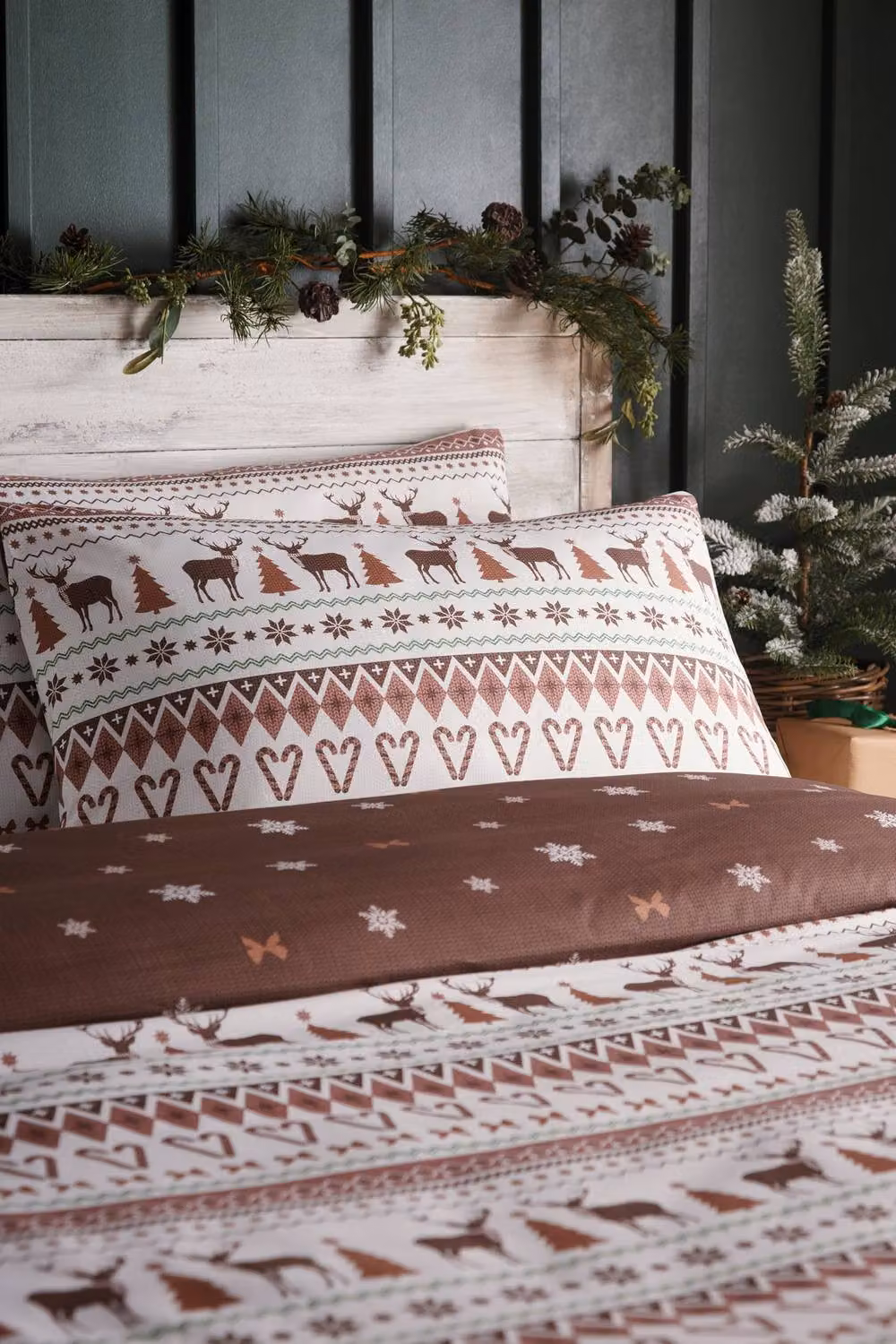 Fusion Christmas Fairisle Easy Care Reversible Duvet Cover Set in Beige, 200 x 200 cm – 2