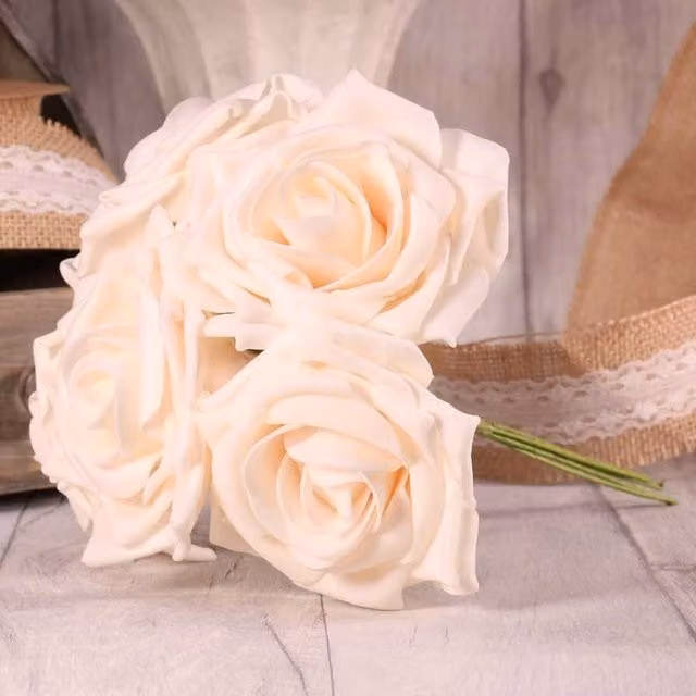 Kingsbury Gifts Bunch of 5 Ivory Foam Open Tea Roses