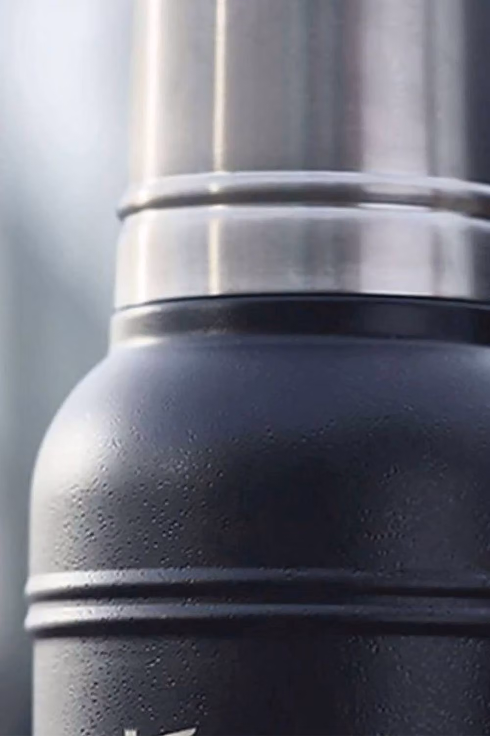 Stanley Artisan Vacuum Insulated Thermal Bottle, 1.4 l, Black – 4