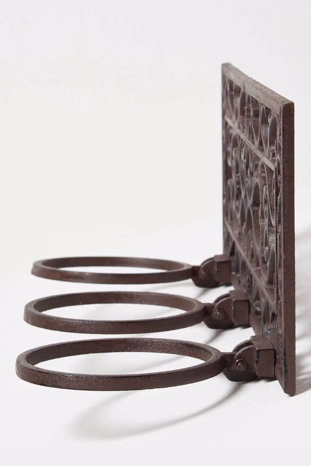 HOMESCAPES Brown Cast Iron Parisian Style Wall Mounted Flower Pot Holder, Width: 51.4 cm – 4