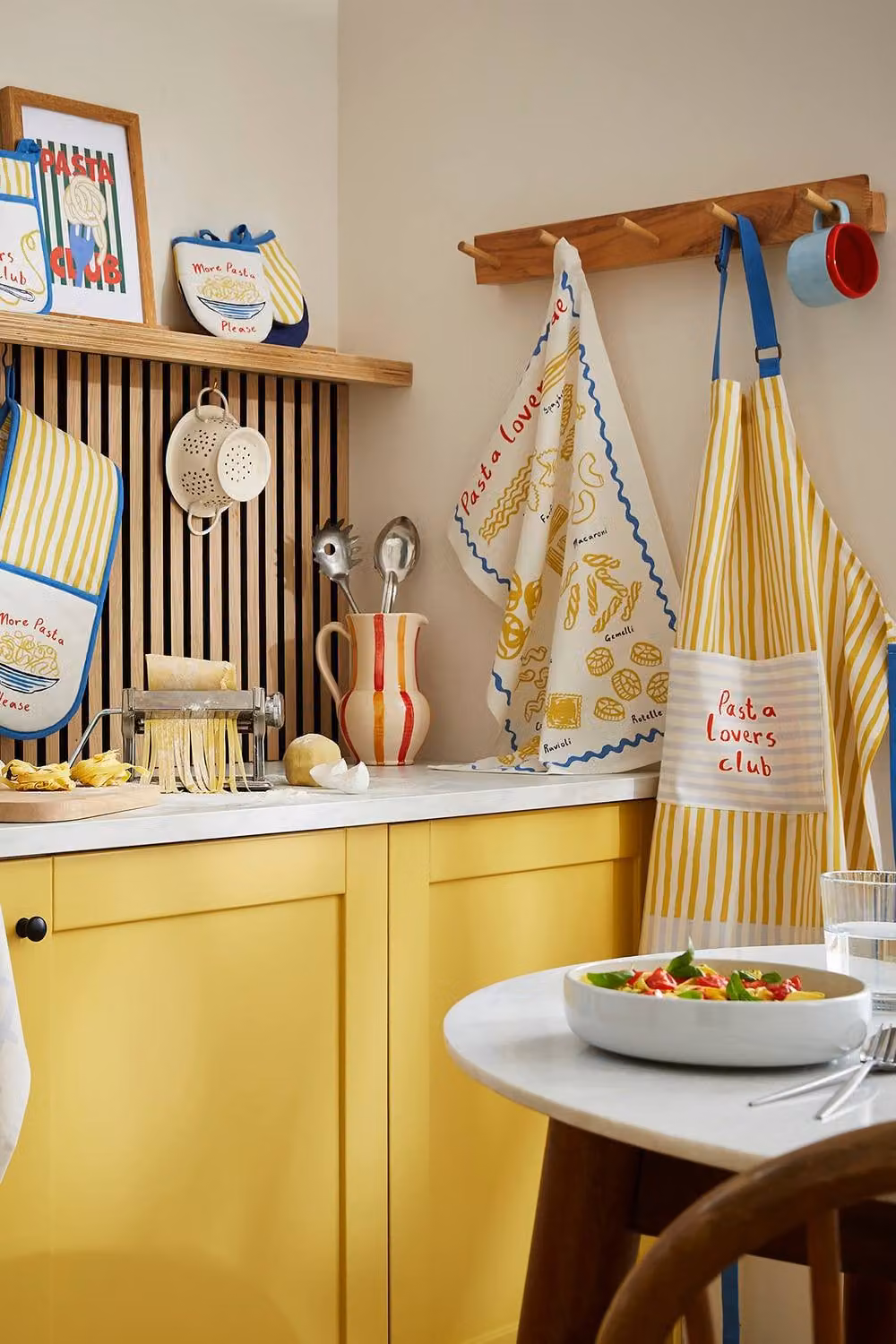 Ulster Weavers Pasta Lovers Club Cotton Apron in Yellow – 3
