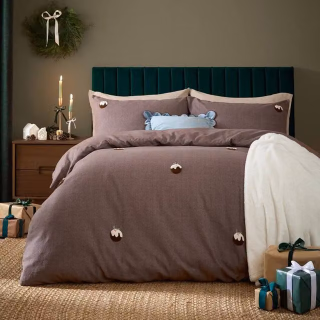 Furn Christmas Pudding 100% Cotton Tufted Duvet Cover Set in Brown, W: 180 cm, H: 200 cm