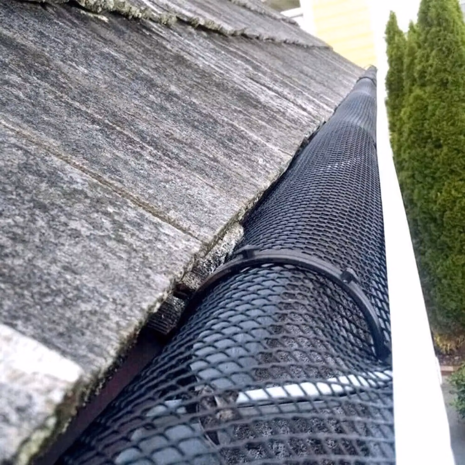 Marco Paul Guttering Mesh Guard Gutter Cover, Black, W: 52 cm, L: 1000 cm – 3