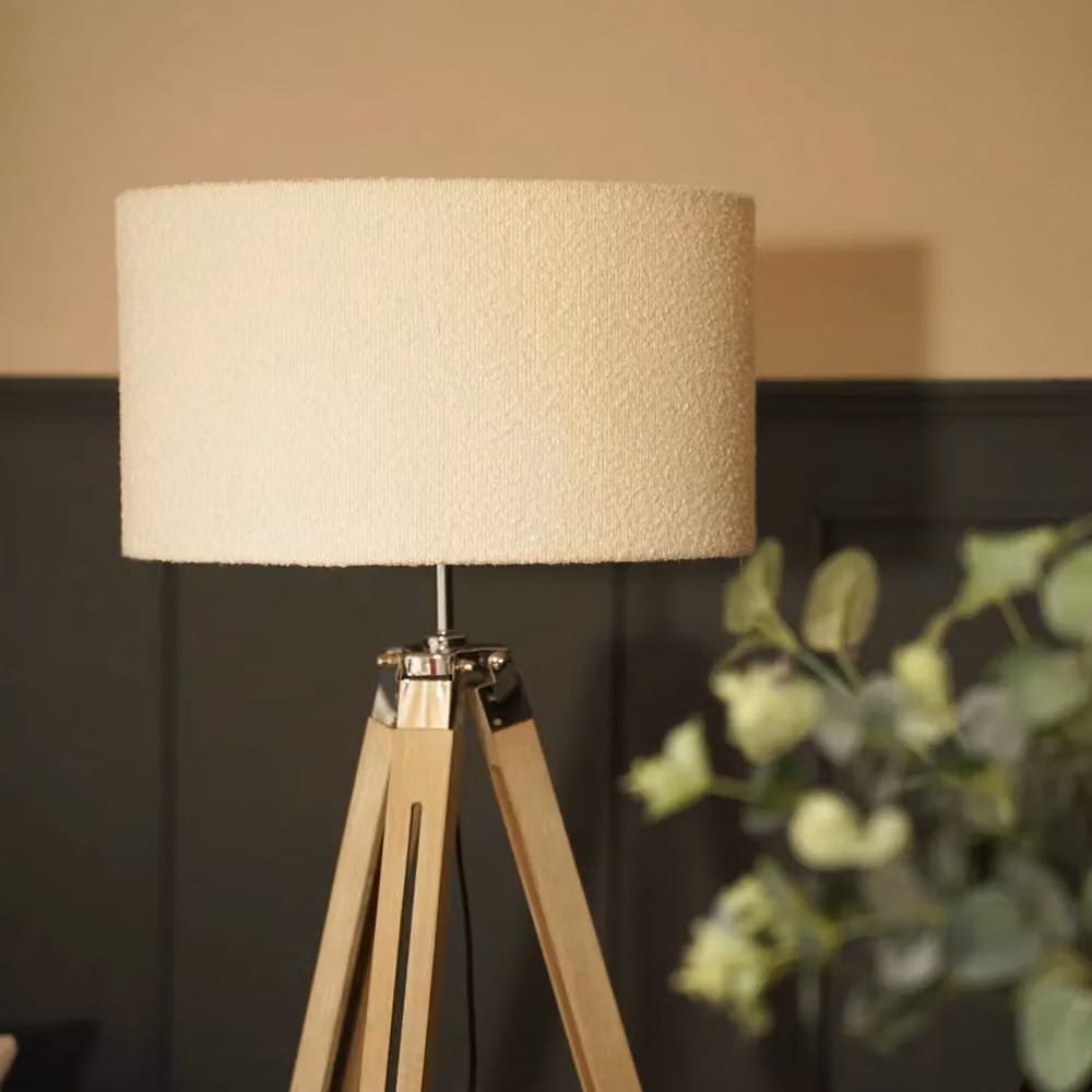 ValueLights Clipper Tripod Floor Lamp with Beige Boucle Fabric Shade and Wood Base, Height: 45.72 cm – 3