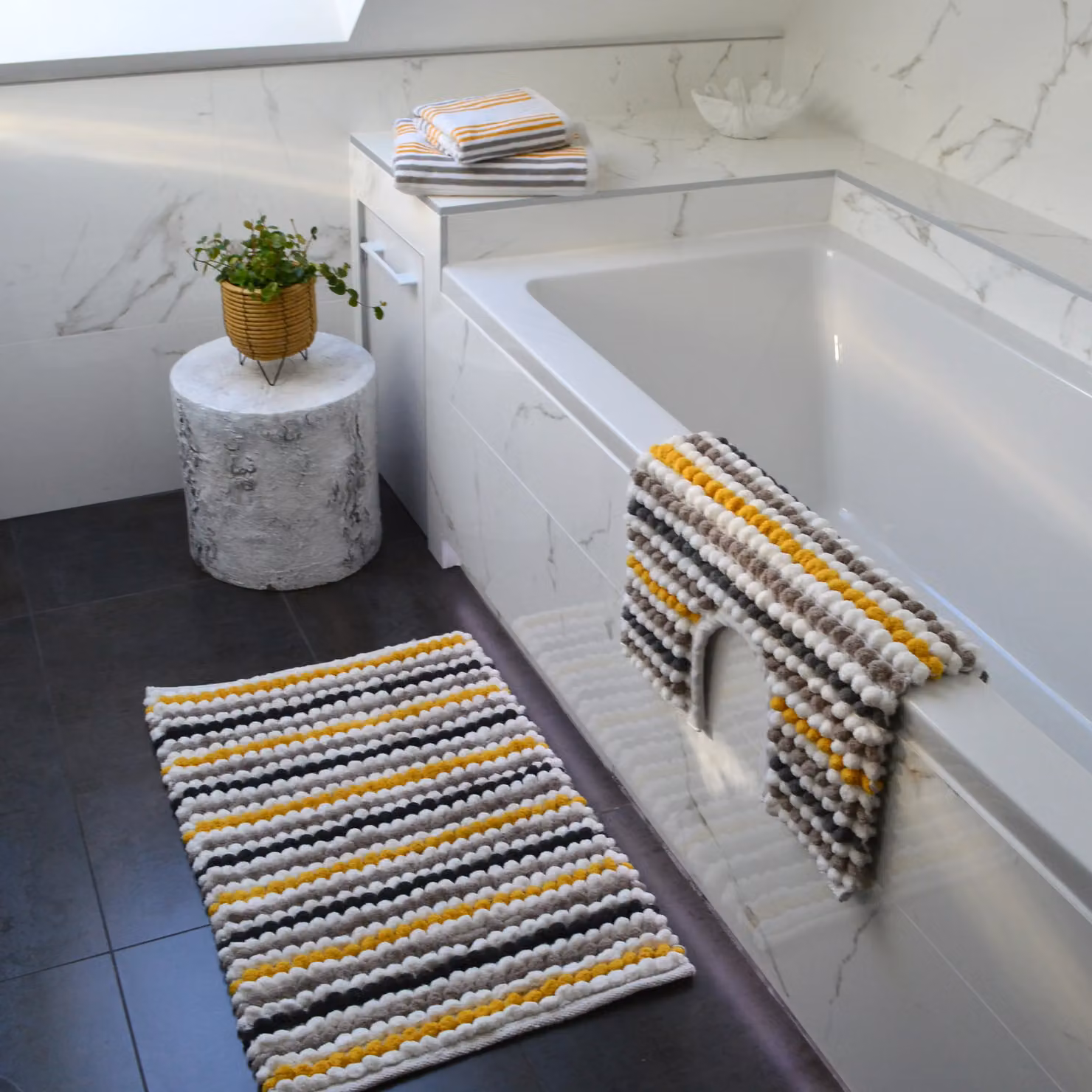 Allure Bath Fashions Merlin Two Piece Chunky Bobble Striped Bath Mat Set in Yellow, W/D/H: 50 x 80 cm – 2