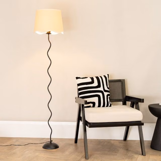 ValueLights Wiggle Black Metal Floor Lamp with White Fabric Scallop Shade, H 160 cm x W 35 cm x D 35 cm – 2