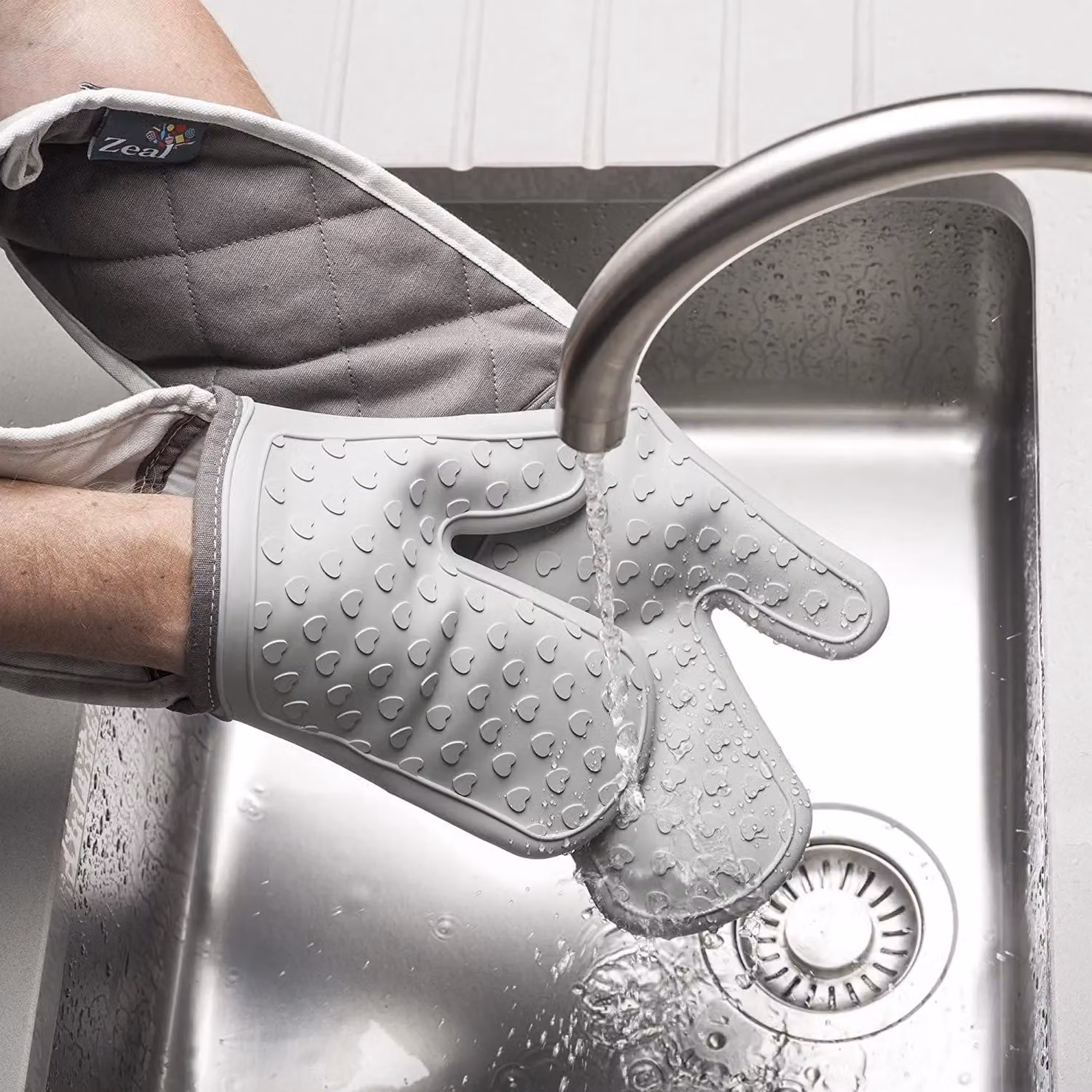 Zeal Steam Stop Waterproof Non-Slip Silicone Double Oven Gloves in Light Grey – 3