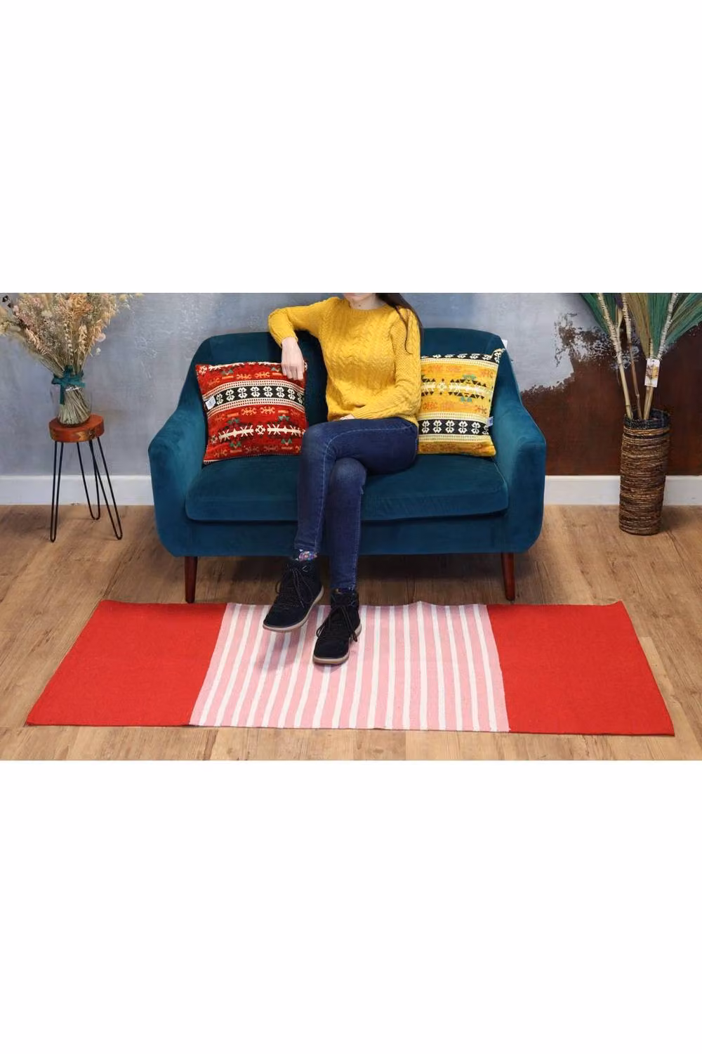 KDMD Handwoven Indian Cotton Ethnic Rug in Red and Pink, W/D: 70 x 170 cm – 5