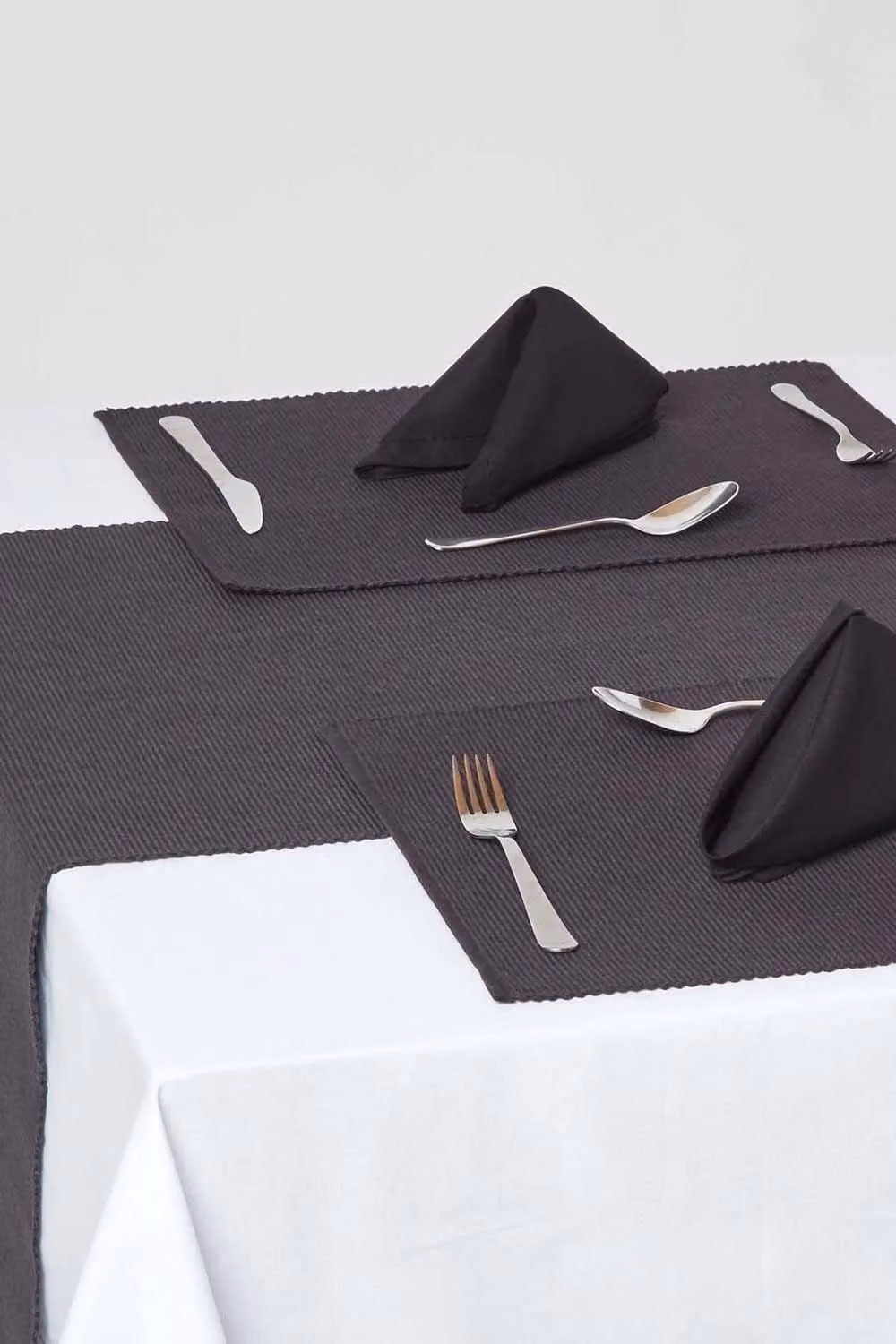 Homescapes Plain Cotton Table Runner in Black, W/H: 44 x 178 cm – 3