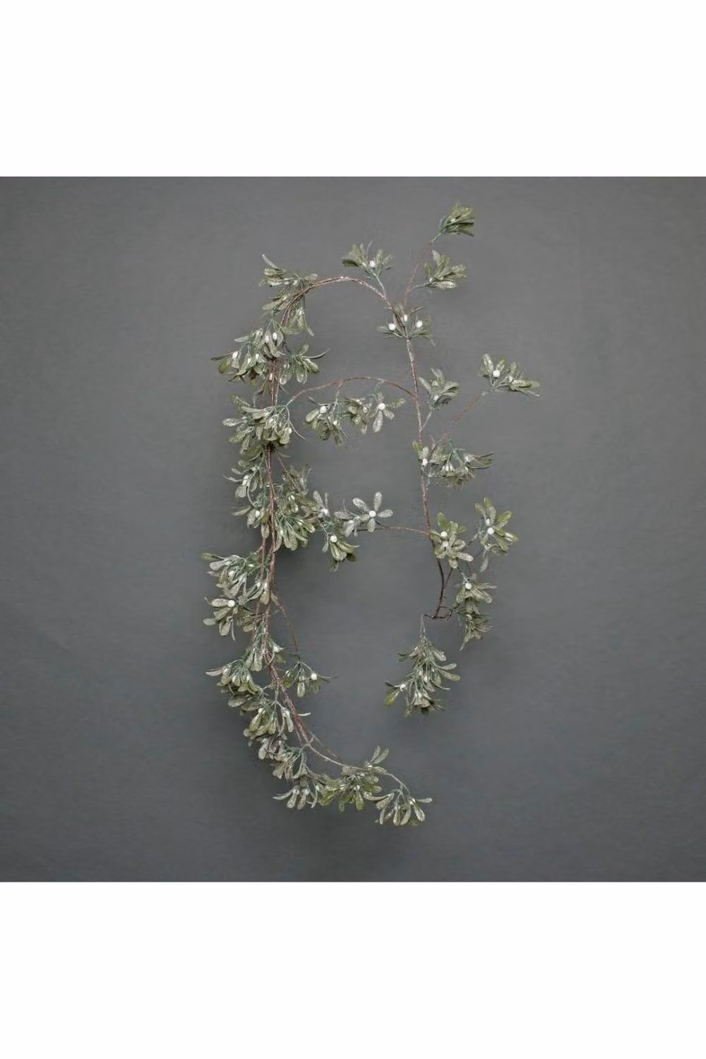 KDMD Frosted White Berry and Green Foliage Christmas Garland, 180 cm – 2