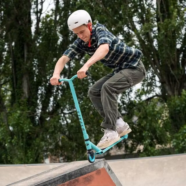 Osprey RT-1440 Y-Bar Stunt Scooter in Teal