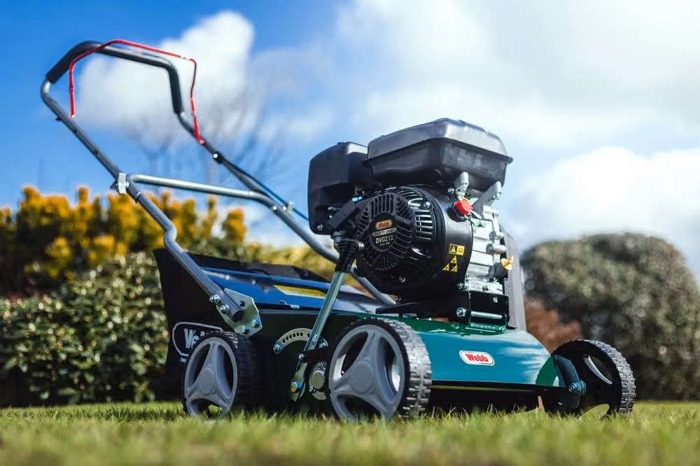 Webb WEPS400 4 Wheel Petrol Lawn Scarifier and Raker in Green with 40cm Working Width and 45L Collection Bag – 3