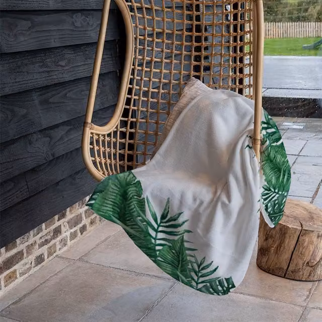 Benjamin Tate Design Half Botanical Border Fleece Blanket in Green and Beige, W/D/H: 120 x 150 cm – 1