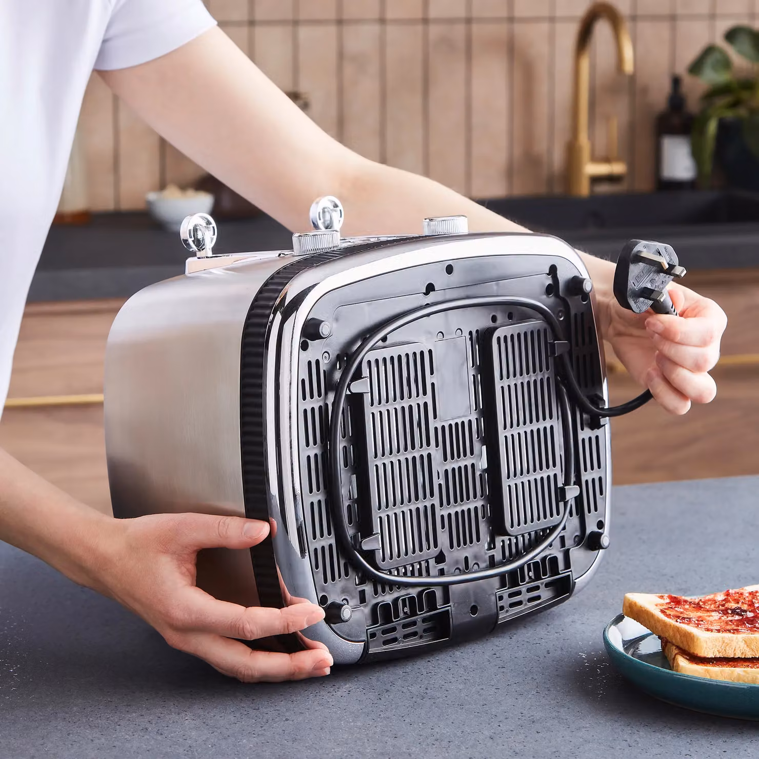 Morphy Richards Mexborough 4 Slice Toaster in Black and Silver Stainless Steel with Timer – 3