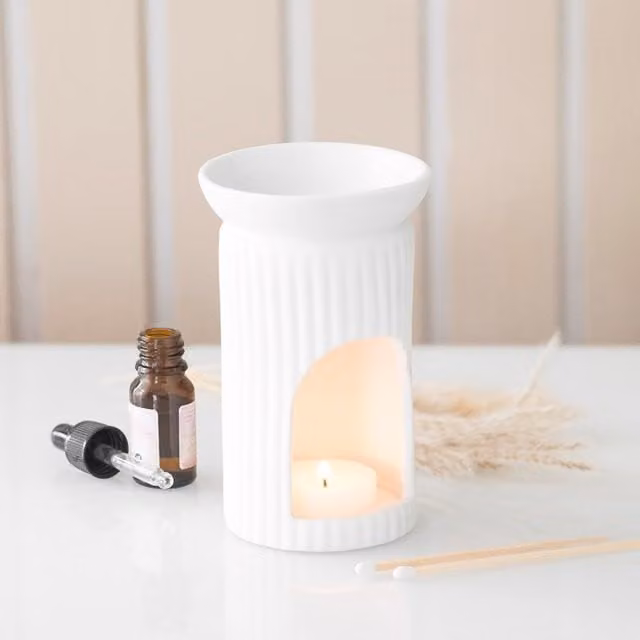Something Different Wholesale Ribbed Column Ceramic Oil and Wax Burner in White