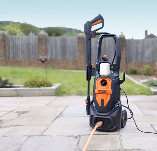 Saber 2000W Mains Pressure Washer in Black and Orange