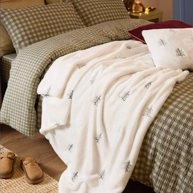 Furn Winter Pines Embroidered Fluffy Fleece Throw in Off-White, W: 130 cm, L: 180 cm