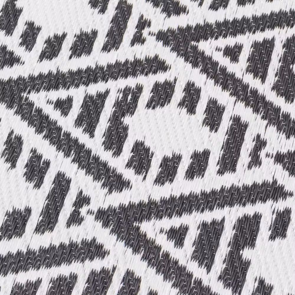 JVL Geometric Pattern Reversible Outdoor Garden Rug in Black, W/D: 150 x 210 cm – 3