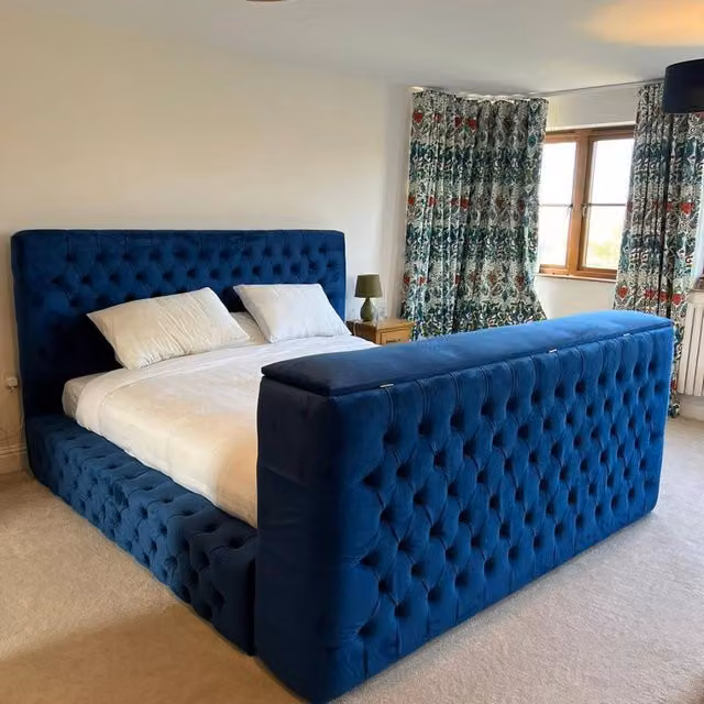 Stratus Interiors Ambassador Blue Velvet Super King TV Bed with Built-In Lift and Chesterfield Design – 1