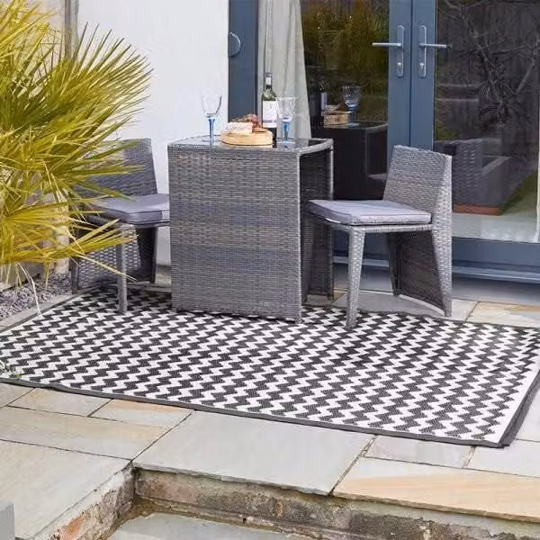 Marco Paul Black Zig Zag Geometric Decorative Garden Mat, W: 150 cm, L: 210 cm