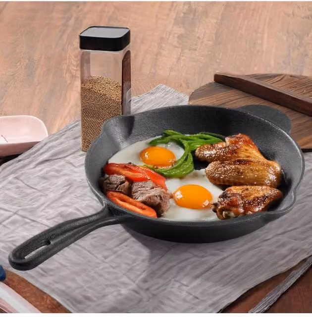 Living and Home Black Uncoated Cast Iron Round Frying Pan with Handle and Pouring Spout, Diameter: 26 cm