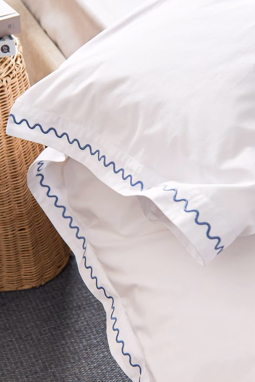 Christy Wave Edge Embroidered Cotton Percale Duvet Cover and Pillowcase Set in Blue, W/D/H: 140 x 200 cm – 3