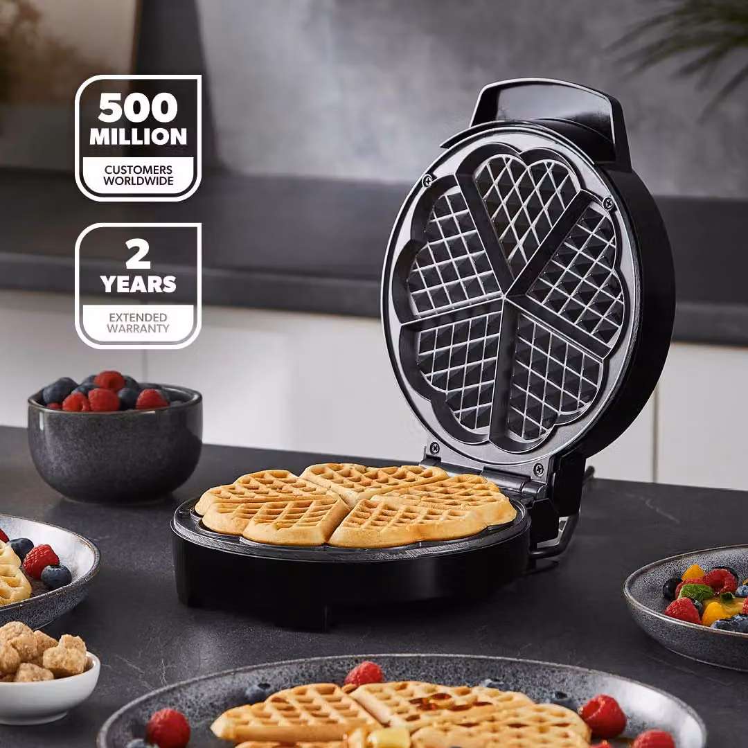 Geepas 1000W Heart Shape Waffle Maker in Black – 2