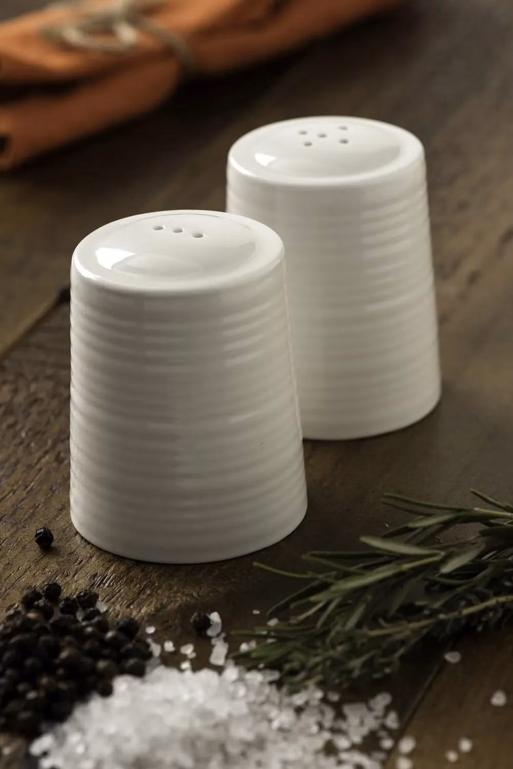 Belleek Living Ripple Salt and Pepper Set in White – 2