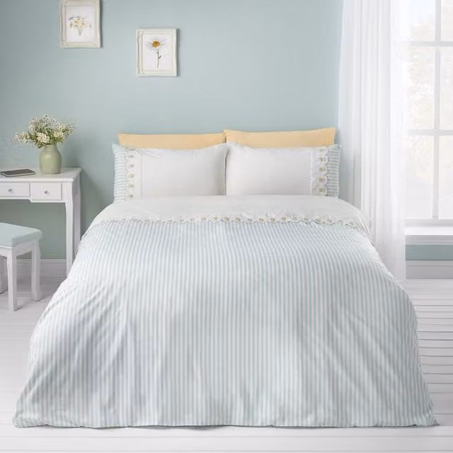 Catherine Lansfield Embroidered Daisy Soft Touch Duvet Cover and Pillowcase Set, Green, W/D/H: 135 x 200 cm and 50 x 75 cm