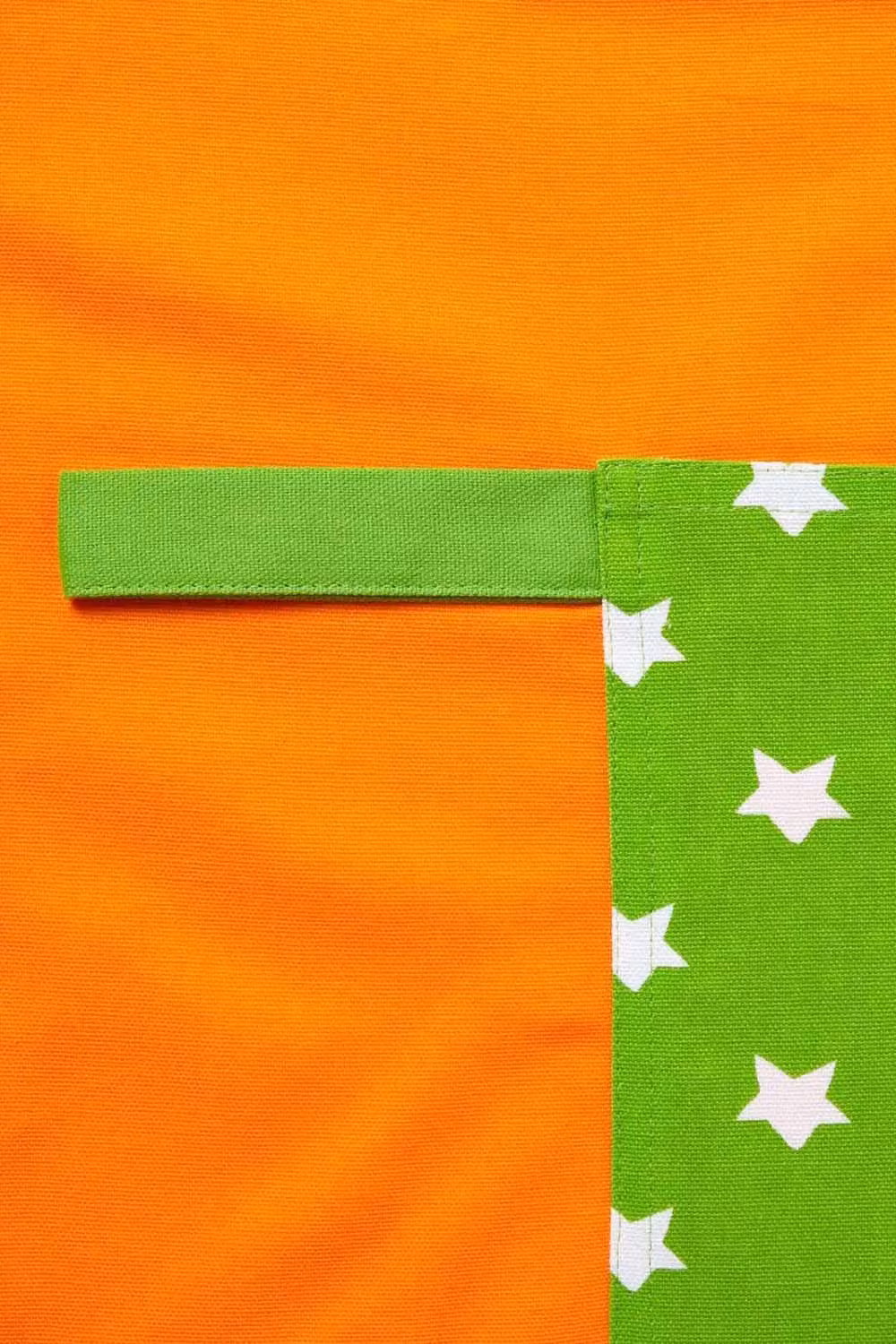 Homescapes Unisex Pure Cotton Apron with Pocket in Orange and Green Stars, W/H: 80 x 85 cm – 2