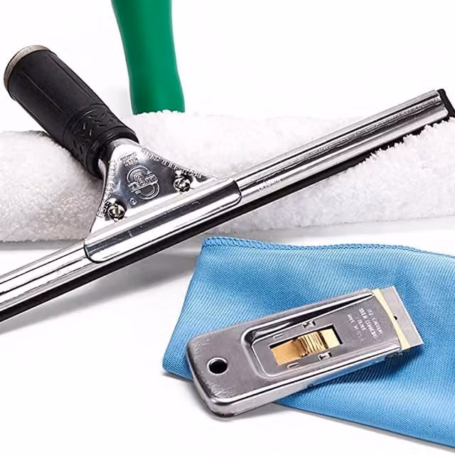 Unger 4 in 1 Advanced Window Cleaning Kit with Squeegee and Scraper, Green