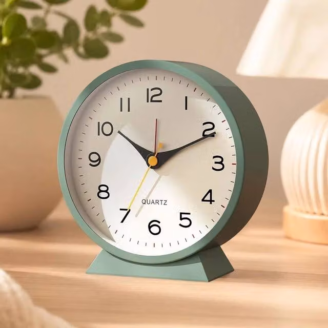 NESTLUNE Retro Green Silent Analog Tabletop Alarm Clock – 1