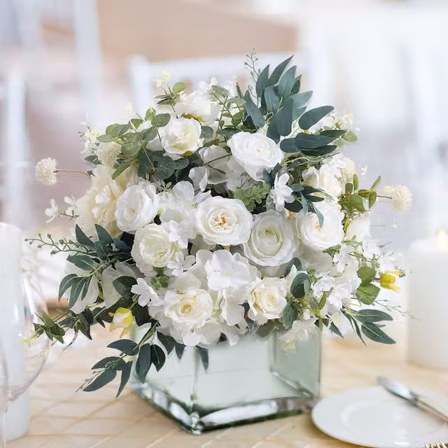Livingandhome White Artificial Silk Rose Bouquet