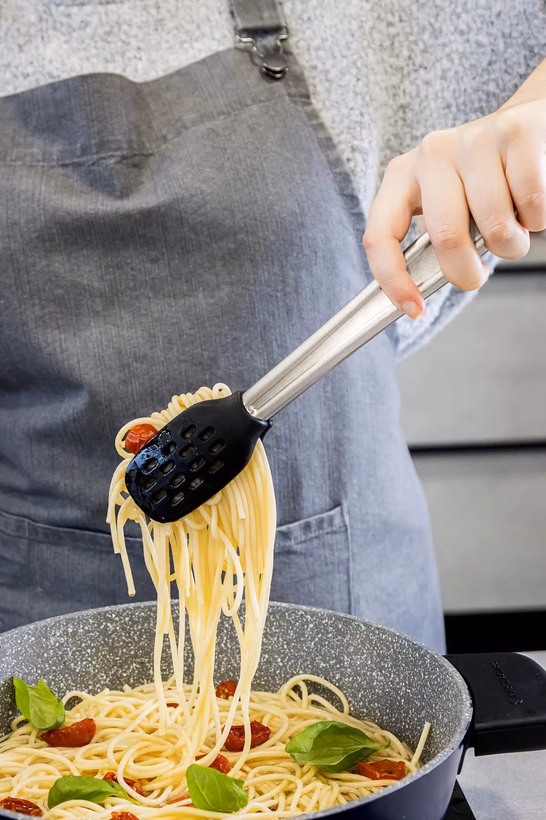 MasterClass Nylon-Headed Metal Kitchen Tongs in Black and Silver, 28 cm – 3