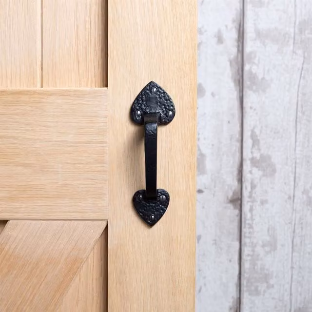 Hammer and Tongs Rustic Arrowhead Iron Door Handle in Matt Black, Pack of 2, Height: 15.5 cm