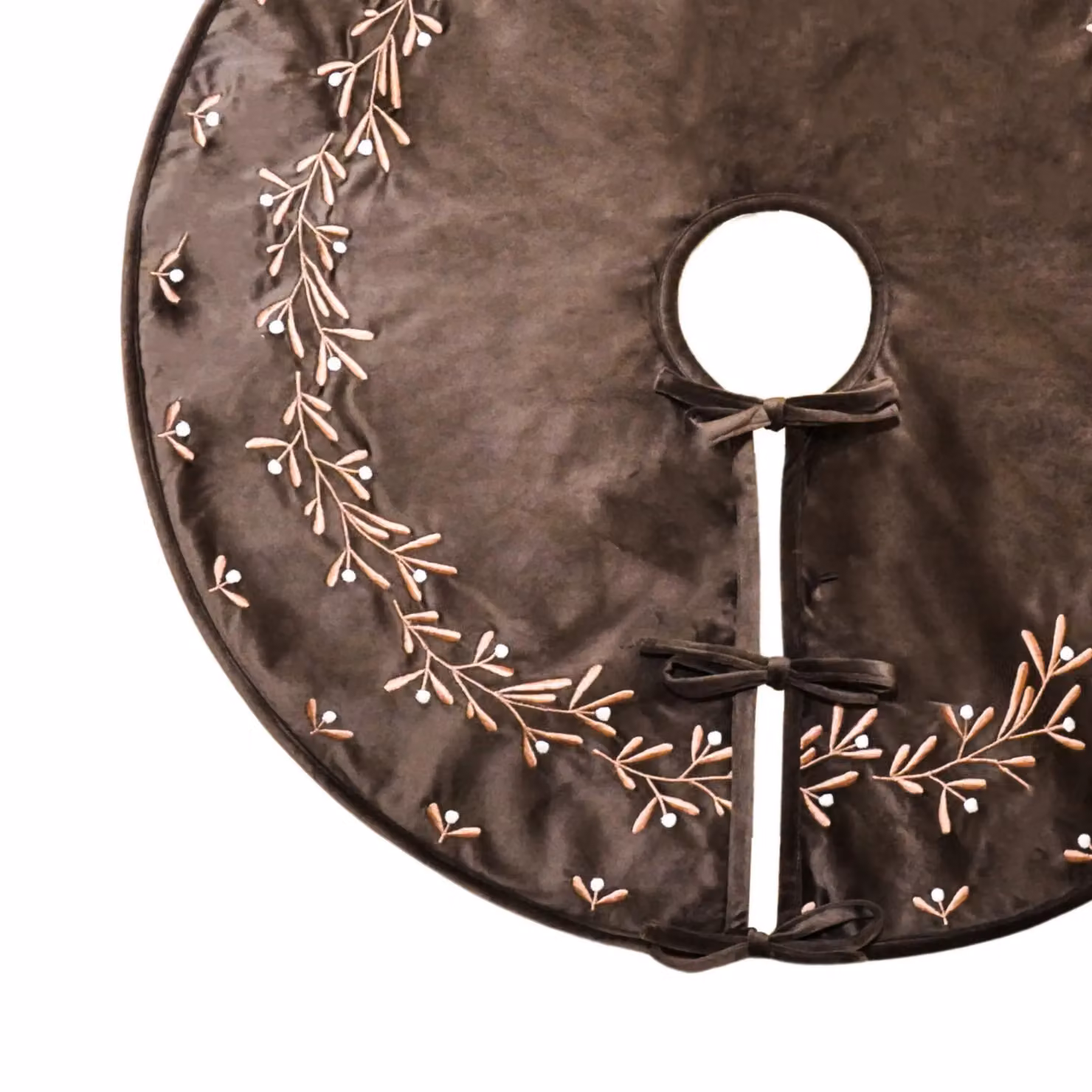 Ivyline Mocha Velvet Mistletoe Christmas Tree Skirt in Brown, Diameter: 80 cm – 3