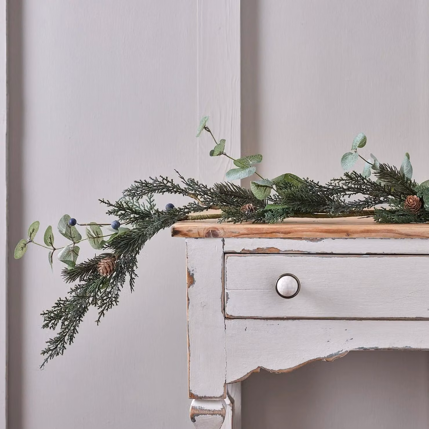 Lights4fun 1.5m Artificial Autumn and Winter Foliage Garland with Blueberries, Pinecones and Leaves in Blue and Green – 1