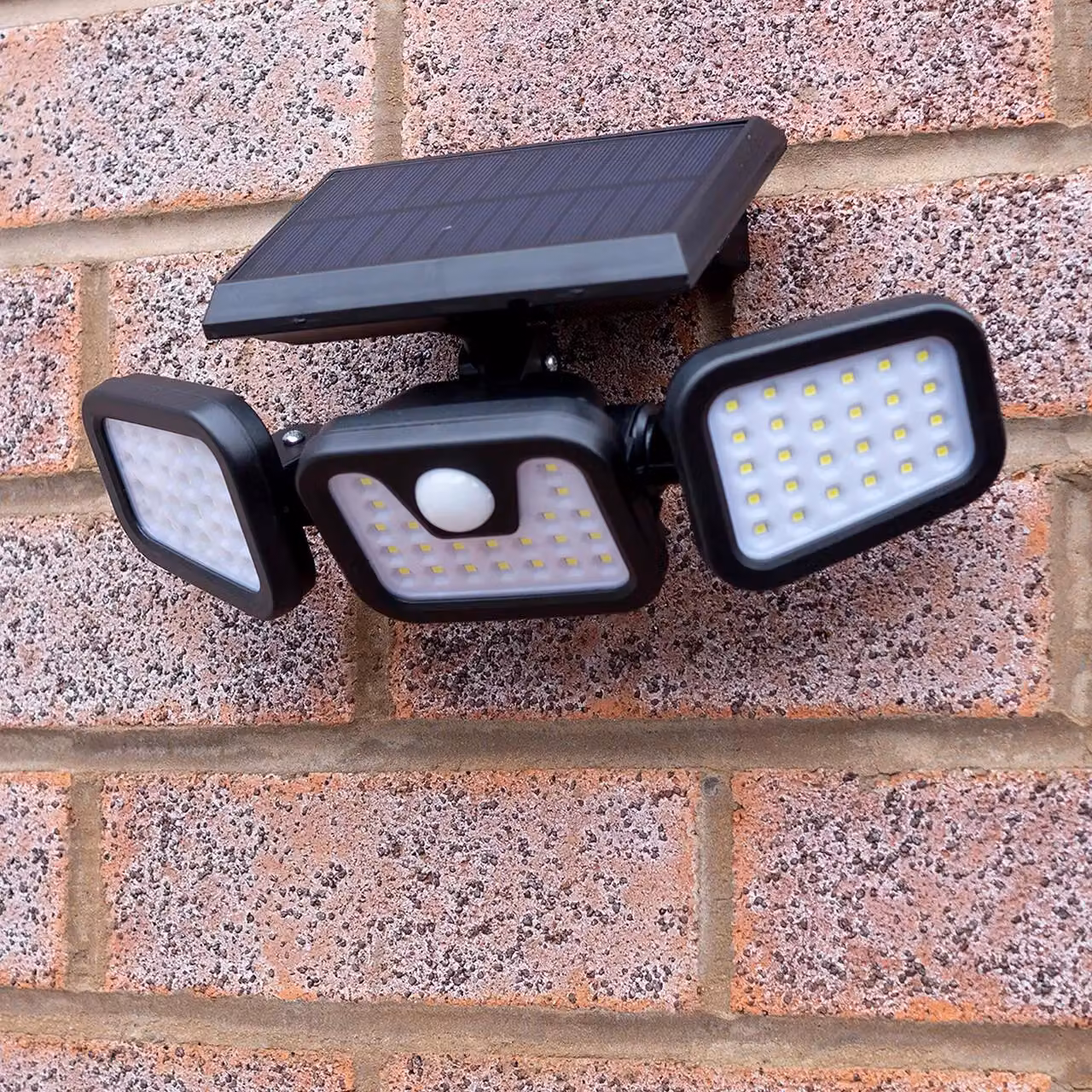 mysmartbuy 400 Lumen Solar Powered Motion Sensor Wall Security Floodlight with 3 Heads in Black – 4