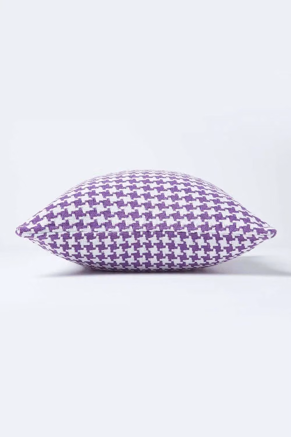 Homescapes Purple Houndstooth 100% Cotton Cushion Cover, W/D/H: 60 x 60 x 1 cm – 2