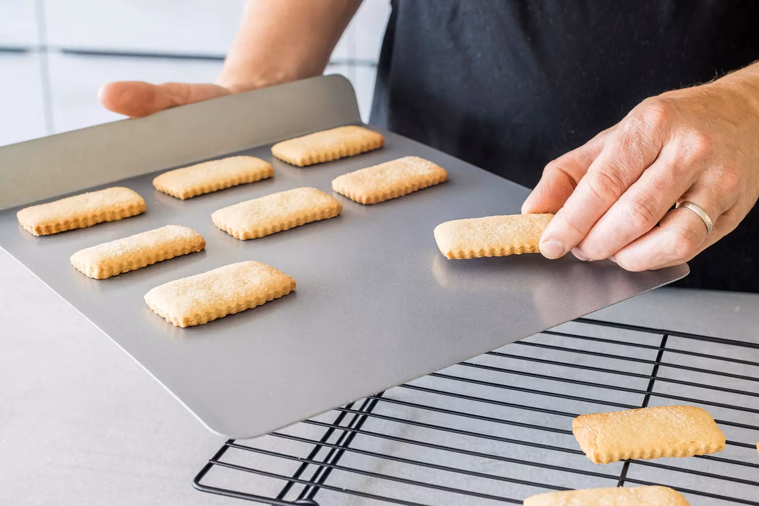 KitchenCraft Non-Stick Rectangular Baking Sheet, Silver – 3