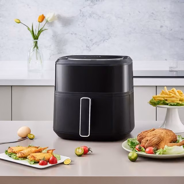 Livingandhome 6L Hot Air Fryer with Smart Digital Touch Display in Black
