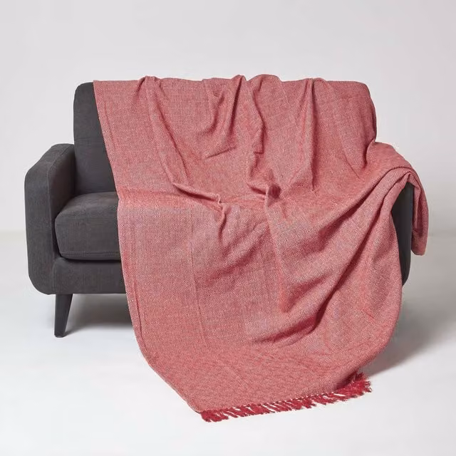 Homescapes Malda Red Cotton Woven Geometric Throw with Tassels, Width: 200 cm