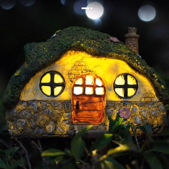 Lovii Green Resin Solar House Garden Ornament Outdoor Decorative Light – 1