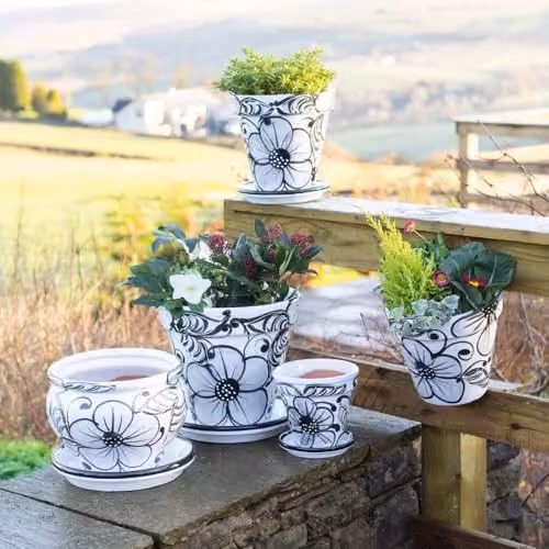 Verano Spanish Ceramics Hand Painted Grey and White Flower Ceramic Planter Set of 3 with Drainage Plates, W/D/H: 16 x 14 x 23 cm, 23 x 22 x 29 cm, 29 x 27 x 29 cm – 2