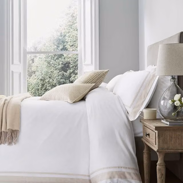 Murmur Jude Super Kingsize Linen and Cotton Duvet Cover and Pillowcase Set in White or Beige, 200 x 200 cm